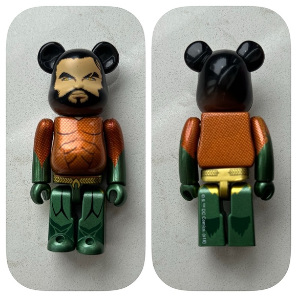 PRE-OWNED 100% BEARBRICK SERIES 37 AQUAMAN - PLS READ! - Picture 2 of 2